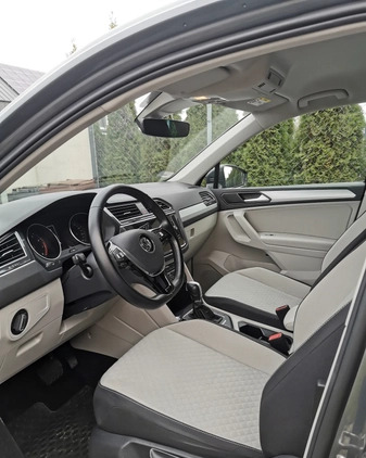 Volkswagen Tiguan cena 125000 przebieg: 40600, rok produkcji 2019 z Józefów małe 121